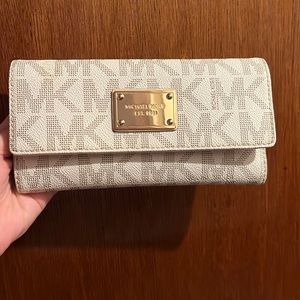 Michael Kors White Signature Check Book Wallet